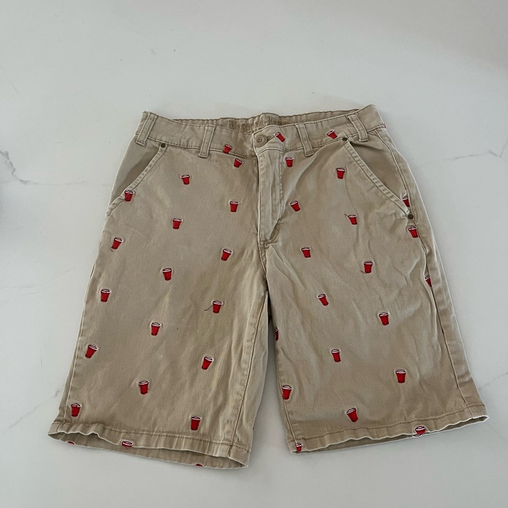 Men’s 30” red solo cup khaki shorts